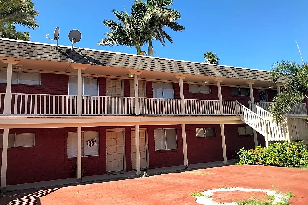 University Manor Apartments — Photo 1