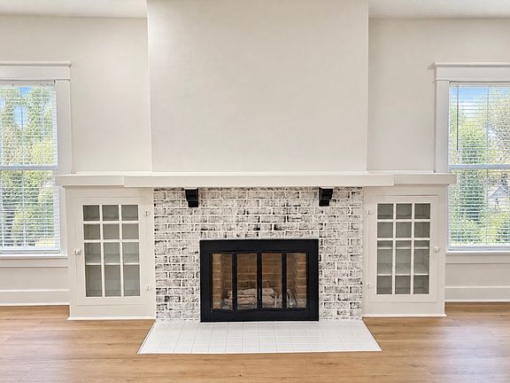 3rd image of 711 College Ave