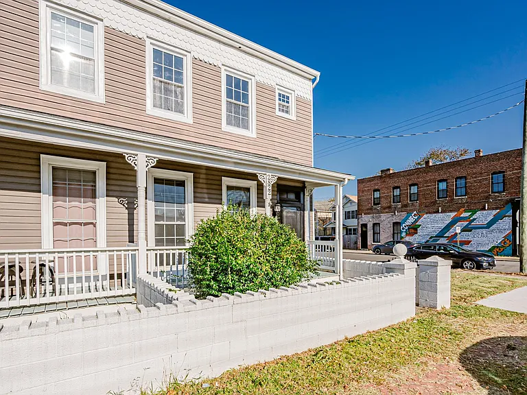 2822 Q St — Photo 2