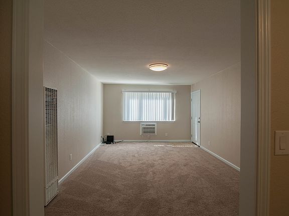 3rd image of 916 Blue St