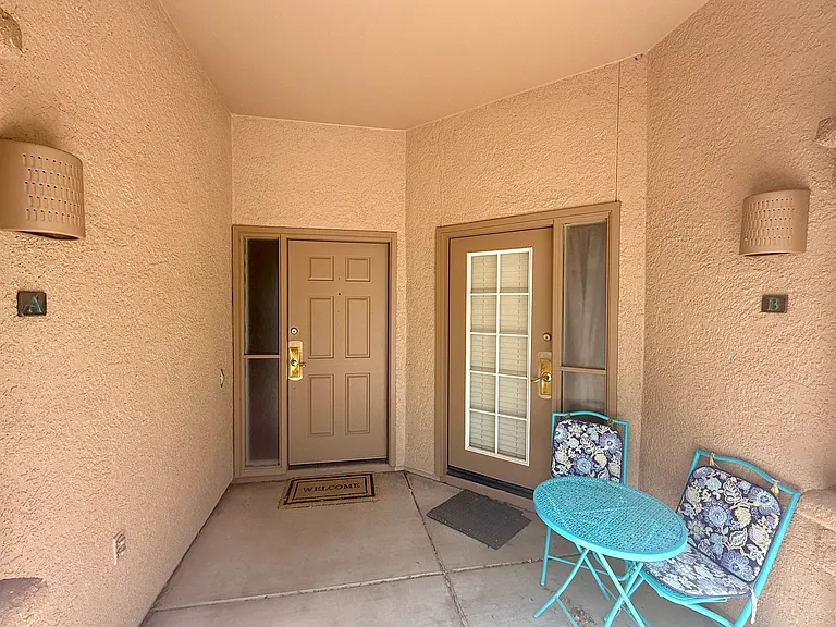 4685 S Tropicana Dr — Photo 2