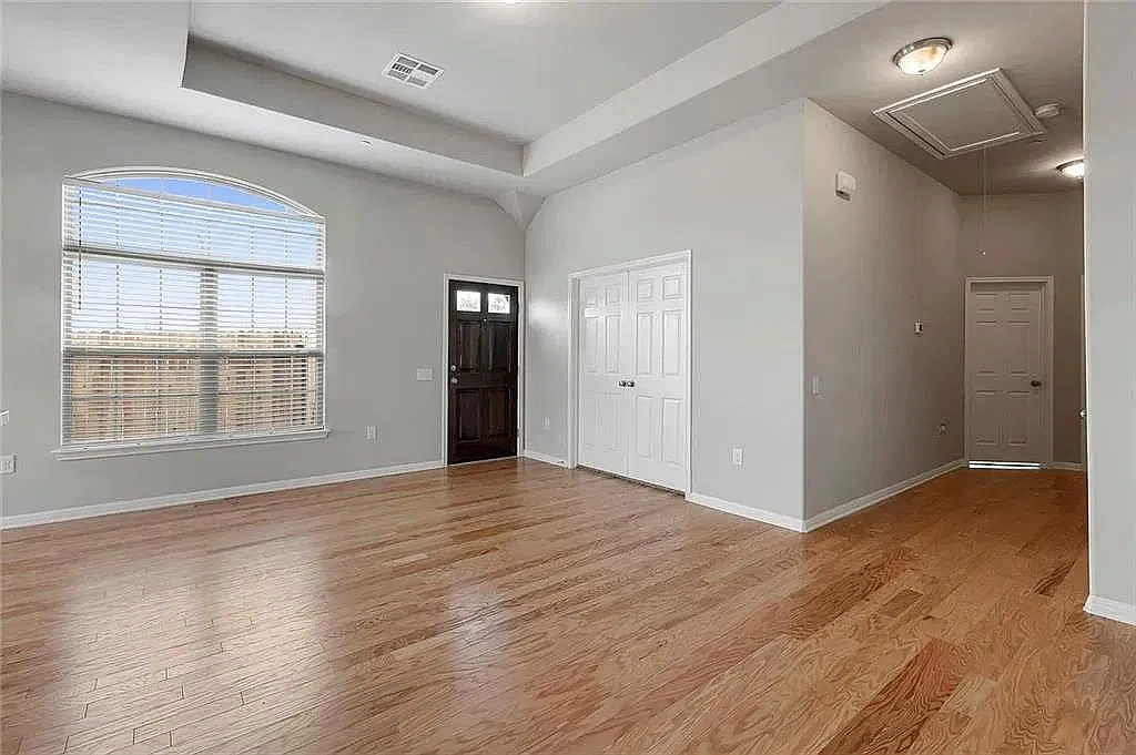 2 bed, 2.0 bath, 1231 sqft, $2,000 — Photo 3