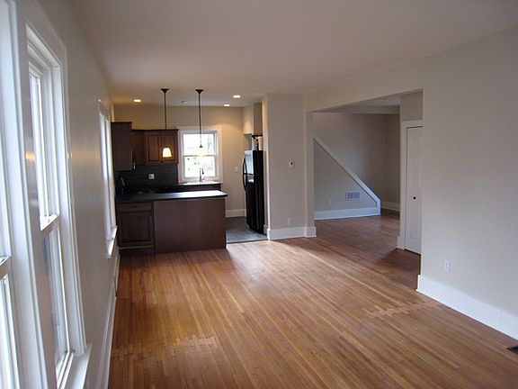 2nd image of 565 W Saratoga Ave