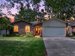 38137 Mount Kisco Dr, Sterling Heights, MI 48310
