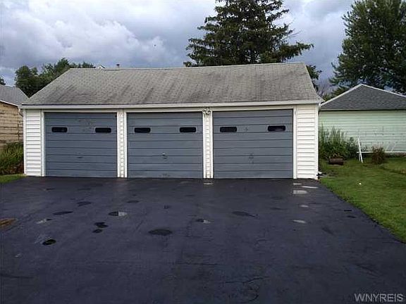 3rd image of 299 Longnecker St