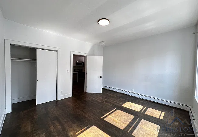 196 Clinton Ave — Photo 2