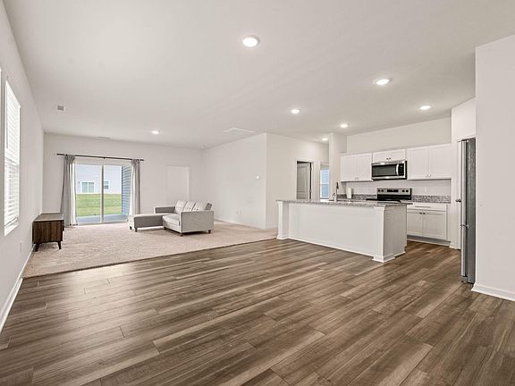 4th image of 3004 Chipper Ln W