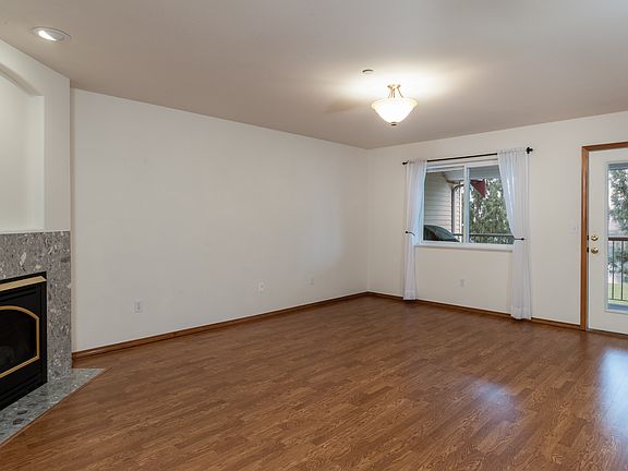 5th image of 509 1st St APT 303