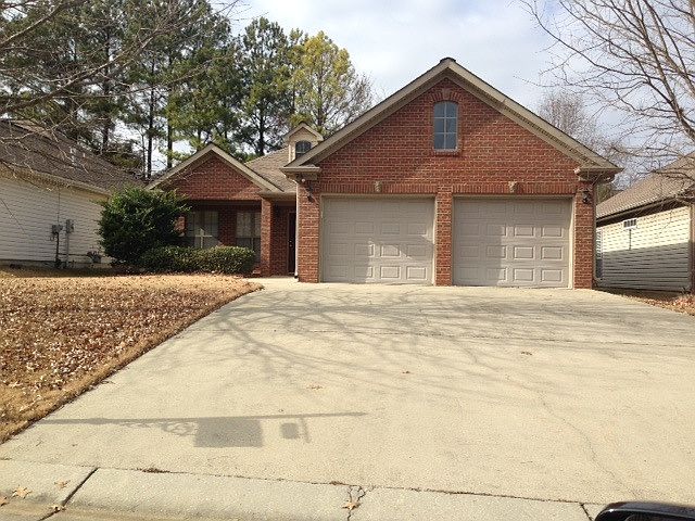 Front of house with 2 car garage