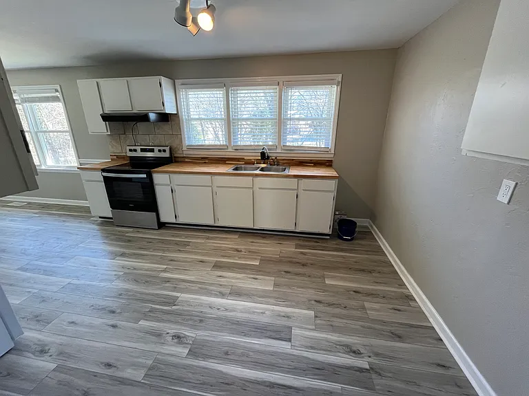 1312 E Harper Ave — Photo 4