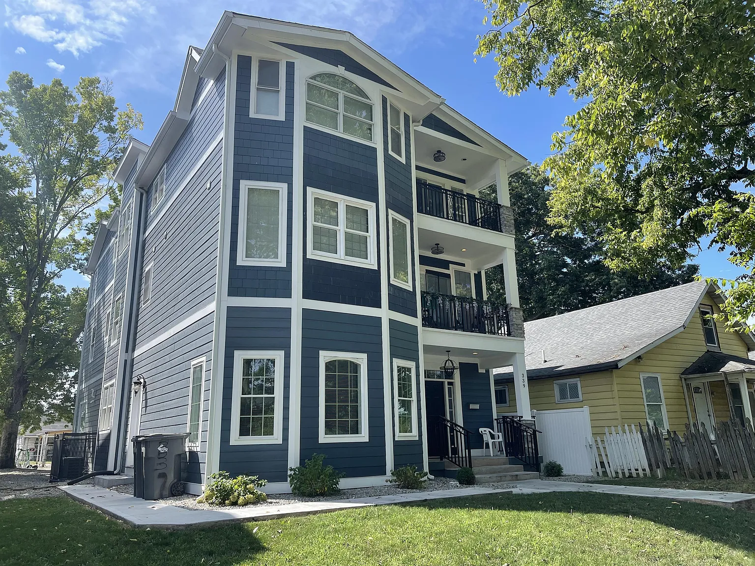 339 W32 - 7 — Photo 3
