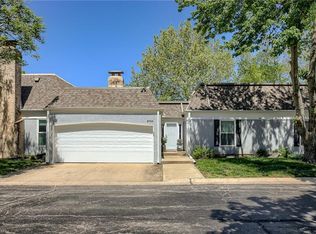 8743 Riggs Cir, Overland Park, KS 66212