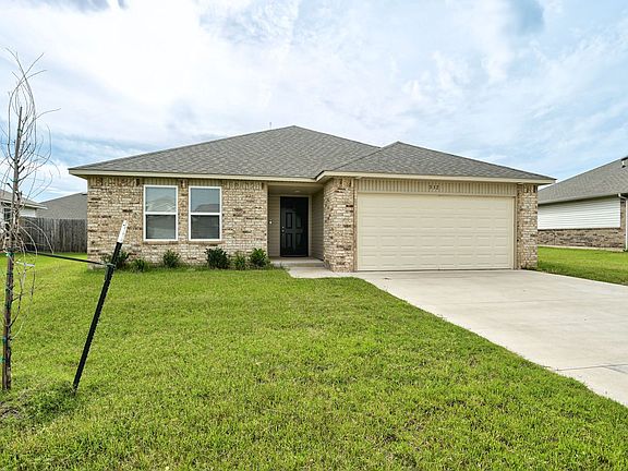 3rd image of 932 S Blackjack Ln
