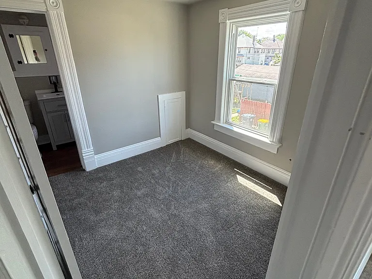 194 E 5th St #B — Photo 2