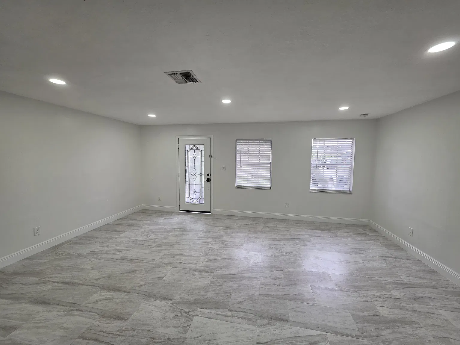 100 Hollyhock Cir — Photo 2