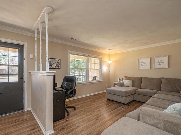 4th image of 5874 Woodside Cir