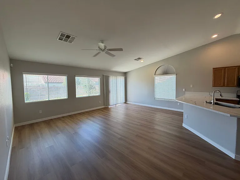 2139 Meadow Green Ave — Photo 7