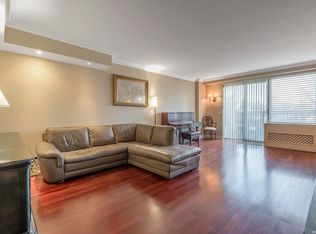 111 Cherry Valley Ave APT M4, Garden City, NY