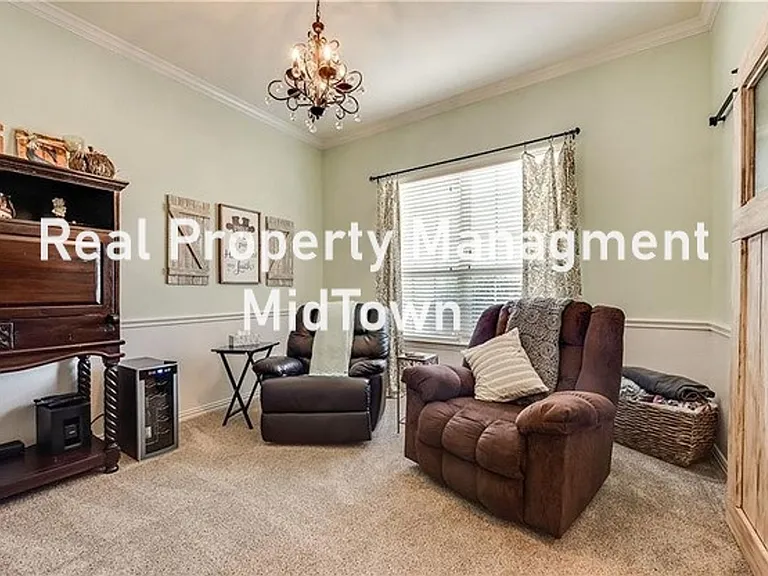 1105 Sunland Ct — Photo 5