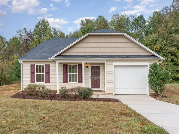 5203 Dipper Dr, Snow Camp, NC 27349