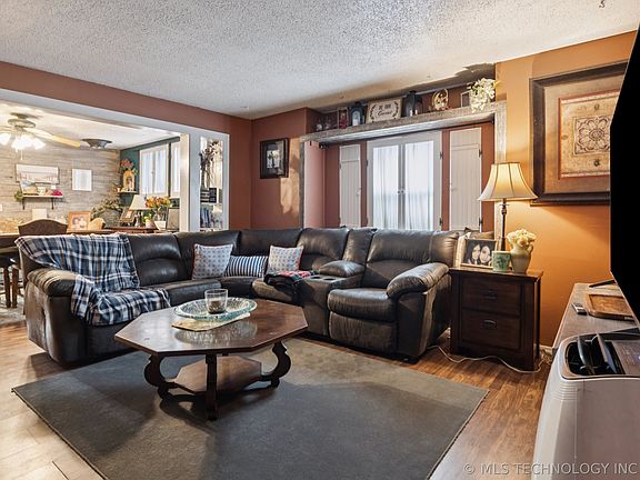 3rd image of 1615 Baltimore Ave