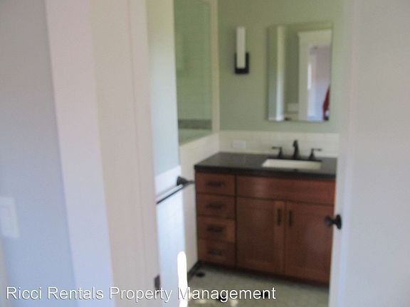 5th image of 264 N Grand St