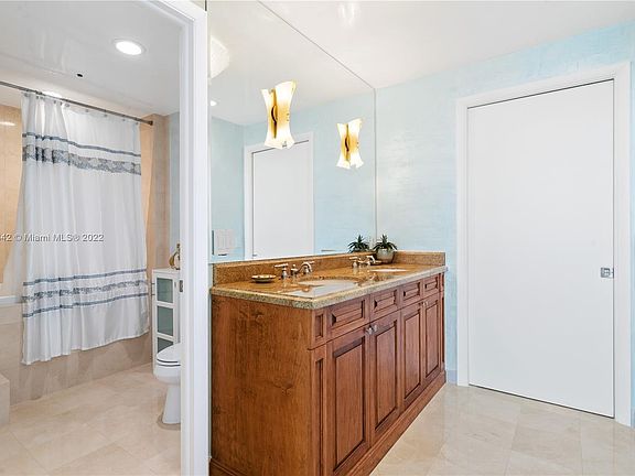 4th image of 19111 Collins Ave Ph 1