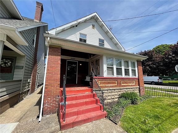 4th image of 2325 Plum St