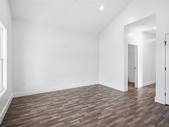 5th image of 115 Riley St