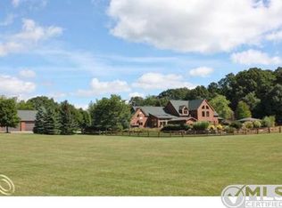 2850 E Oakwood Rd, Oxford, MI 48371