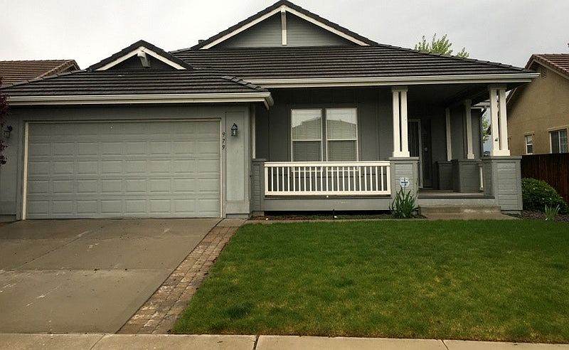 1st image of 979 Turnberry Dr