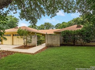 208 Honeysuckle Ln, Castle Hills, TX 78213