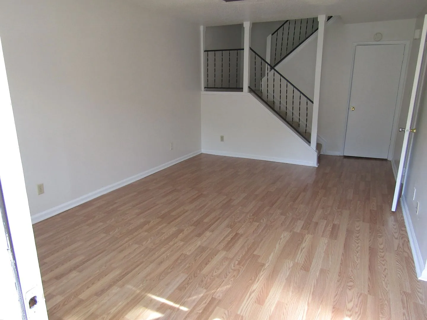 Charming 2 bed, 1.5 bath — Photo 4
