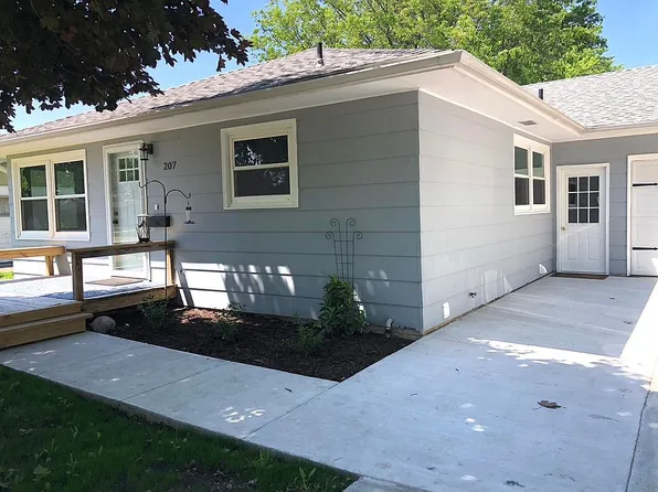 207 College Dr, Melbourne, IA 50162