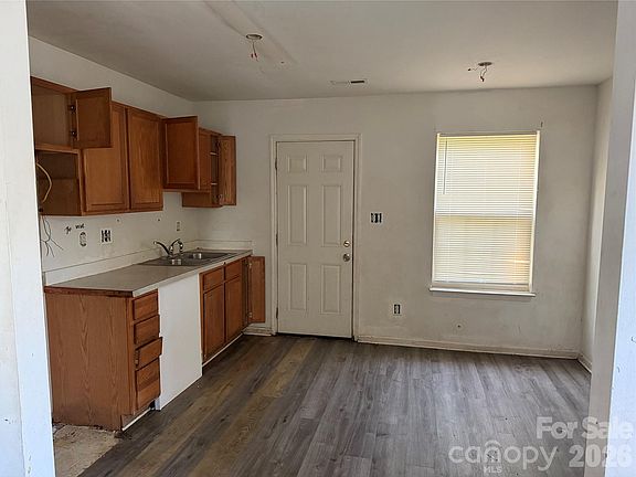 5th image of 3128 Seymour Dr