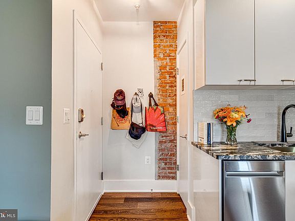 5th image of 515 N Washington St #307