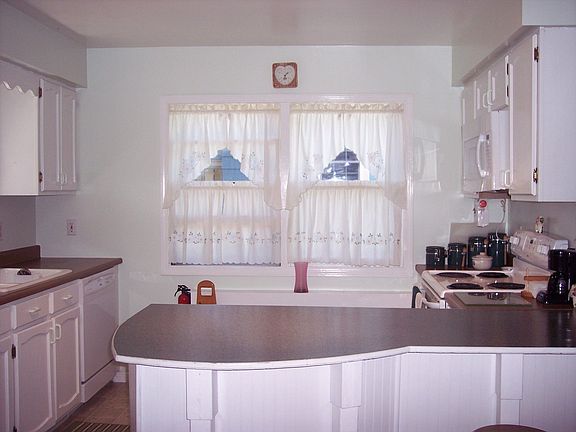 4th image of 412 Carrie St