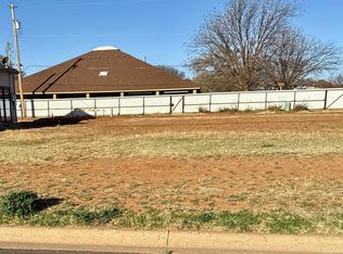 1302 Peoria St, Slaton, TX 79364
