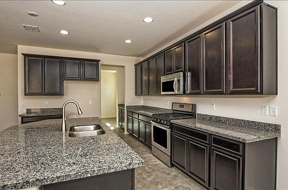 Entertain in this beautiful kitchen with dark cabinets and stunning granite to match!