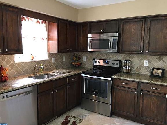 3rd image of 492 Catherine Dr
