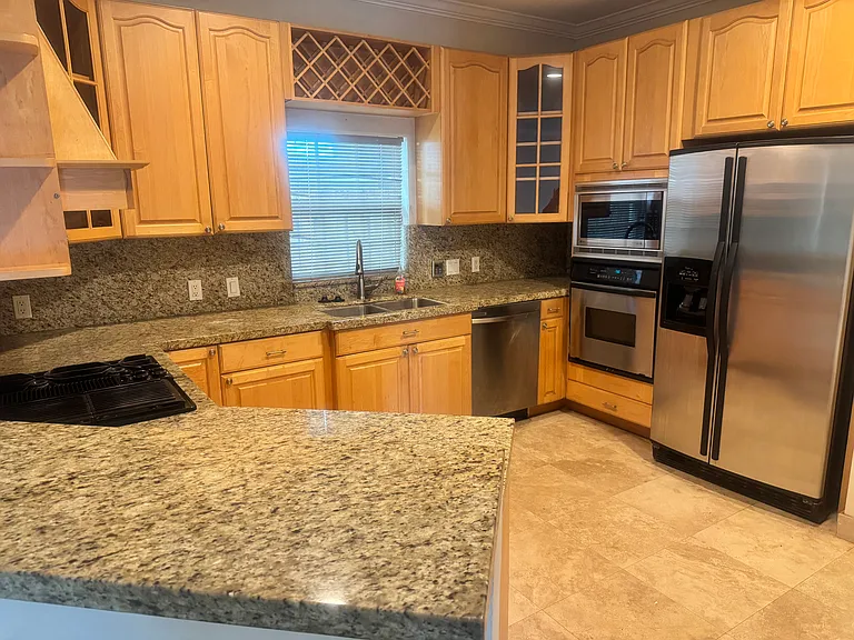 857 SW 11th Ct — Photo 8