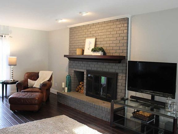 3rd image of 3195 Redford Dr SE