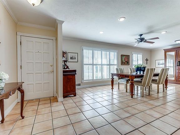 2nd image of 9536 Larchcrest Dr