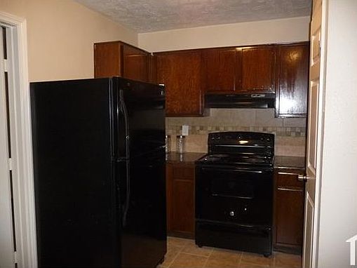 3rd image of 16505 Parkridge Ct