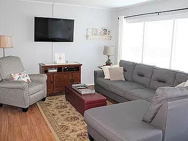 2nd image of 712 Sylvan Dr