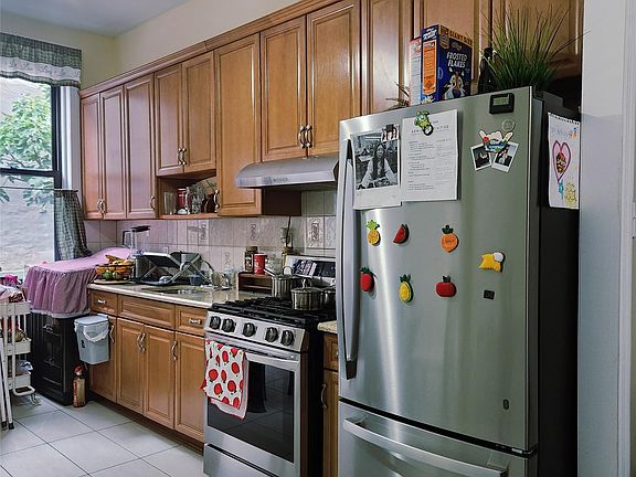 4th image of 655 Woodward Avenue