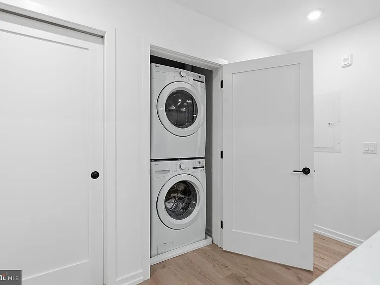 208 Vine St #3C — Photo 8