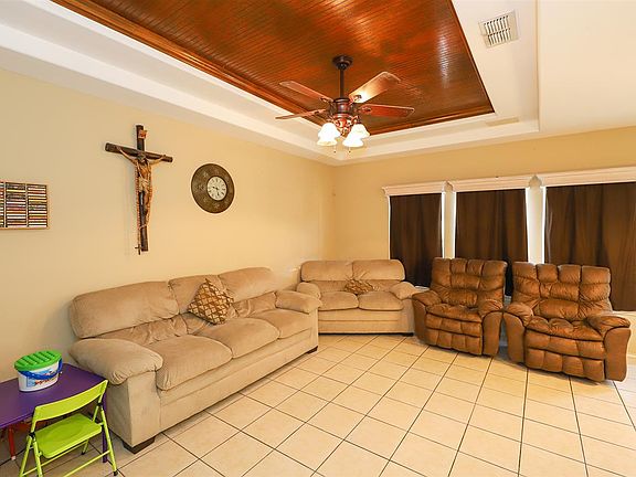 4th image of 312 Malaga Dr