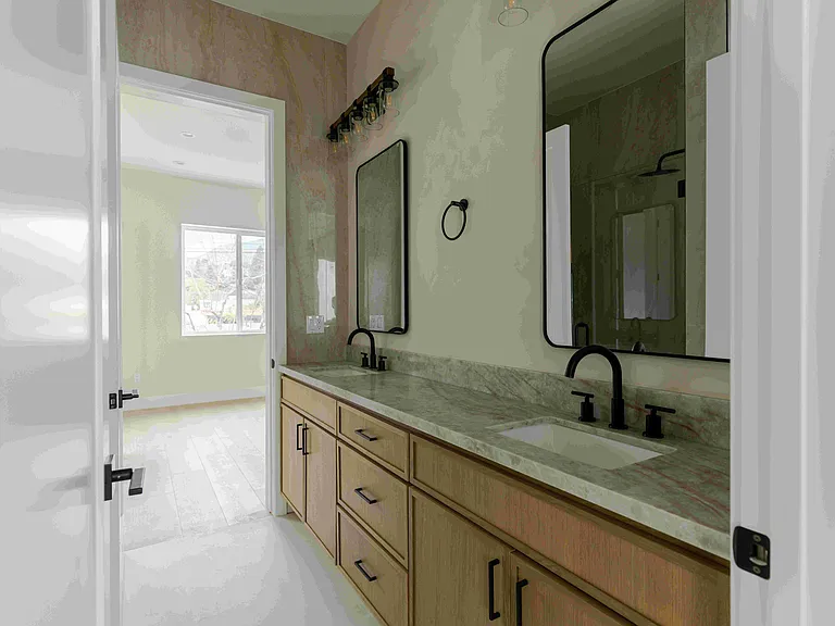 1215 N Verdugo Rd #D — Photo 15