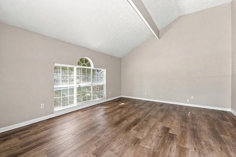 3 bed, 2.5 bath, 2084 sqft, $2,240 — Photo 4
